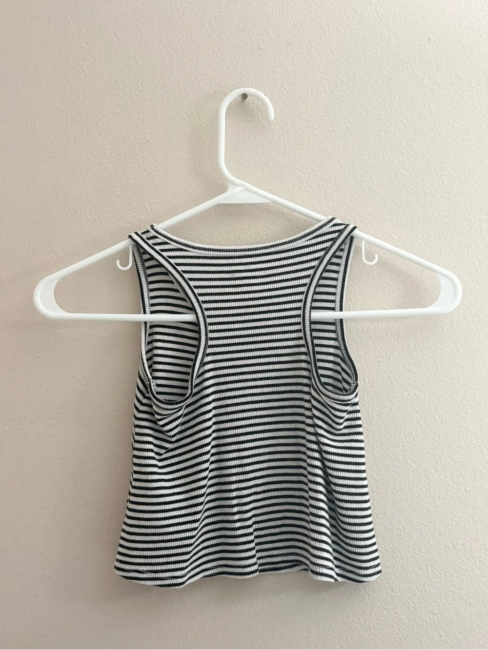 5/$15 🩷 Art Class Black & White Striped Button-Front Tank Top